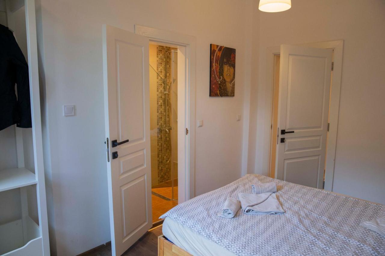 Central Sofia 3-Bedroom Apartment - Urban Art Gallery - Free Parking! Zewnętrze zdjęcie