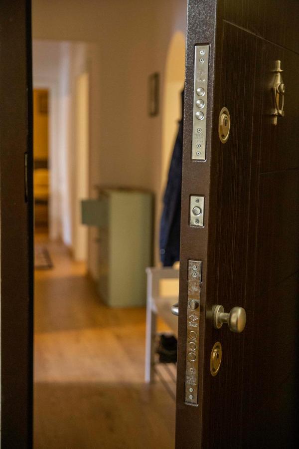 Central Sofia 3-Bedroom Apartment - Urban Art Gallery - Free Parking! Zewnętrze zdjęcie